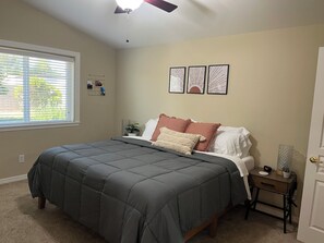 1 habitación, escritorio, wifi gratis y ropa de cama