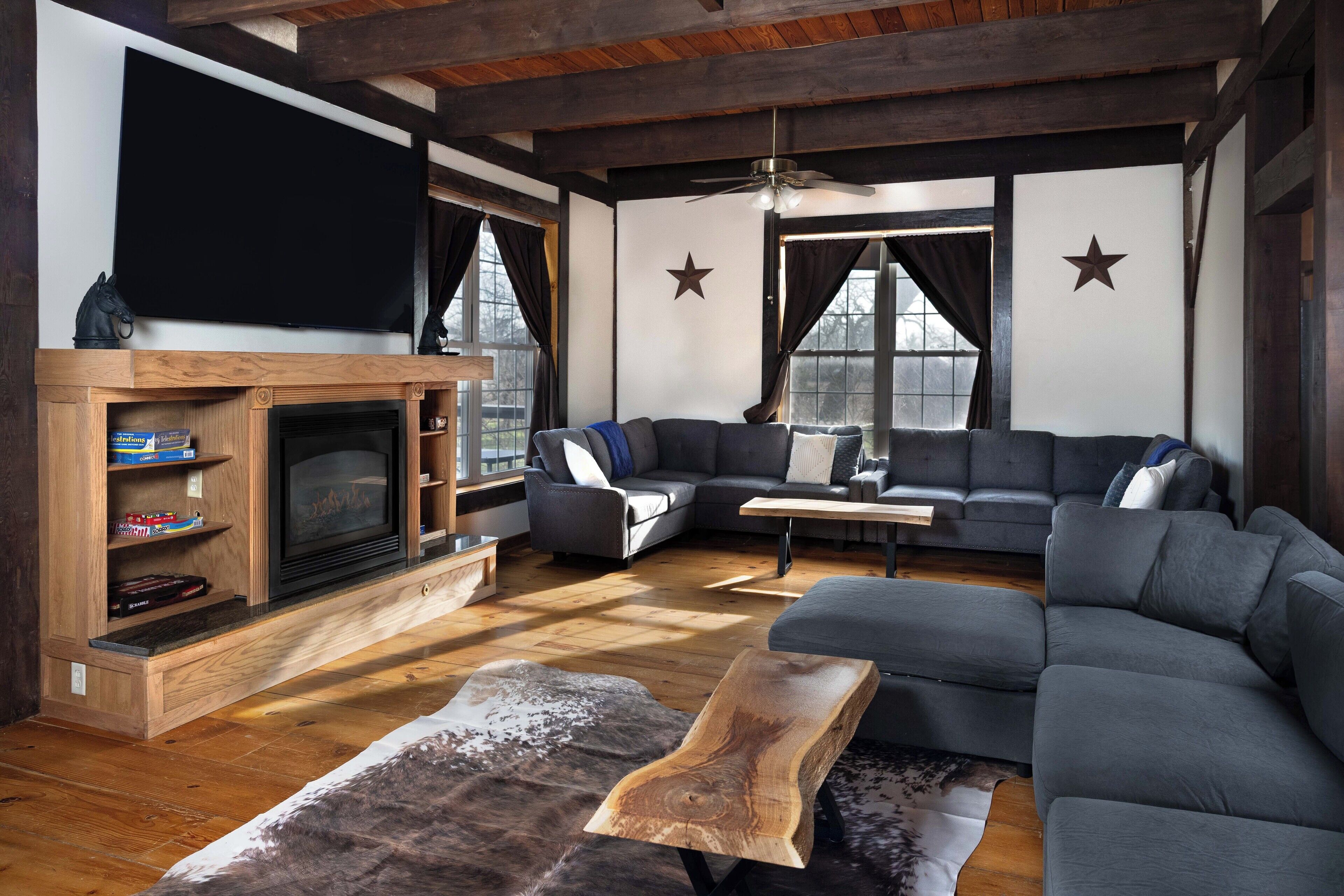 Barn With A Wiffleball Stadium, Wine Cellar +More! - Oswego, IL