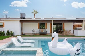 Et oppvarmet basseng