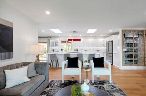 Smart-TV, peis og bøker