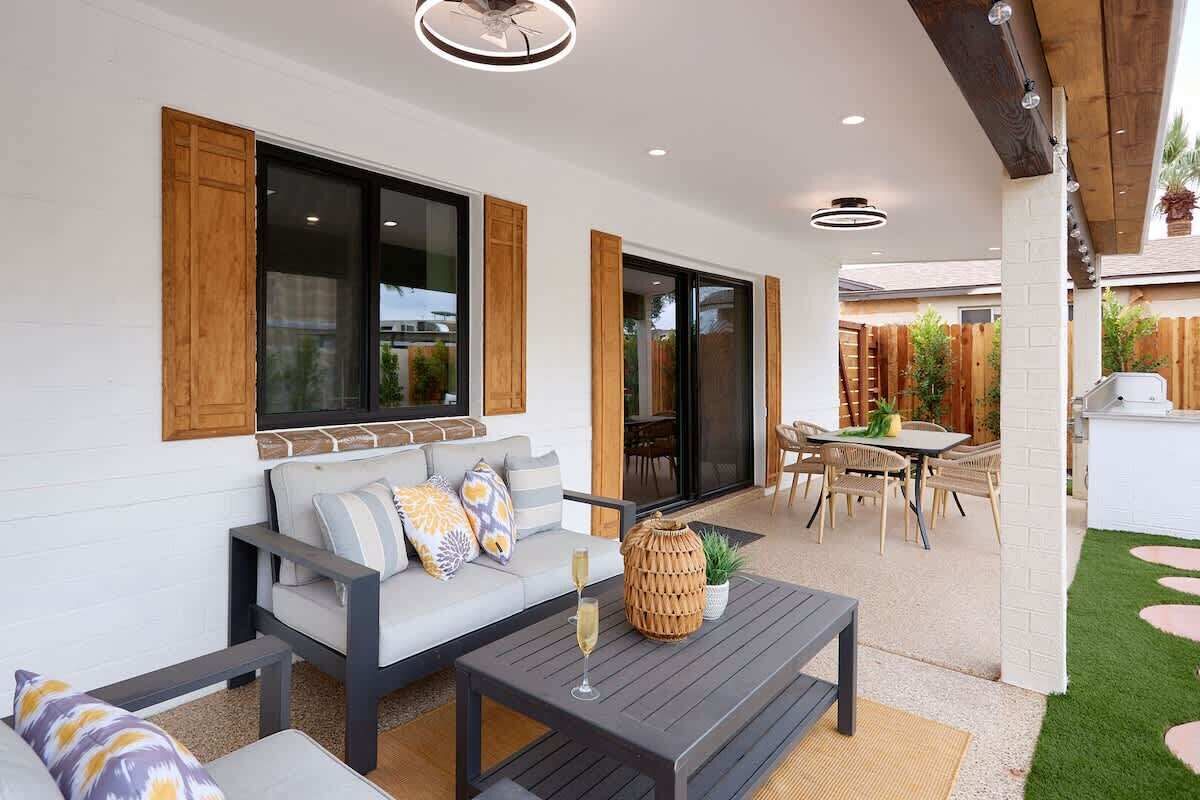 Outdoor dining