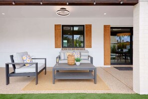 Terrace/patio - Aura - Private Pool & Spa - Mins to Old Town & ASU (Scottsdale)