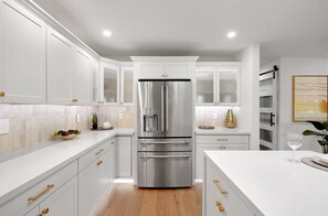 Fridge, microwave, oven, stovetop - Aura - Private Pool & Spa - Minutes to Old Town (Scottsdale)