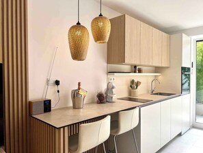 Kühlschrank, Ofen, Herdplatte, Geschirrspüler