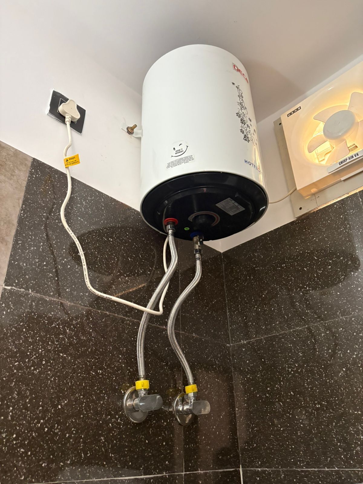 Douche, serviettes fournies, savon, papier toilette