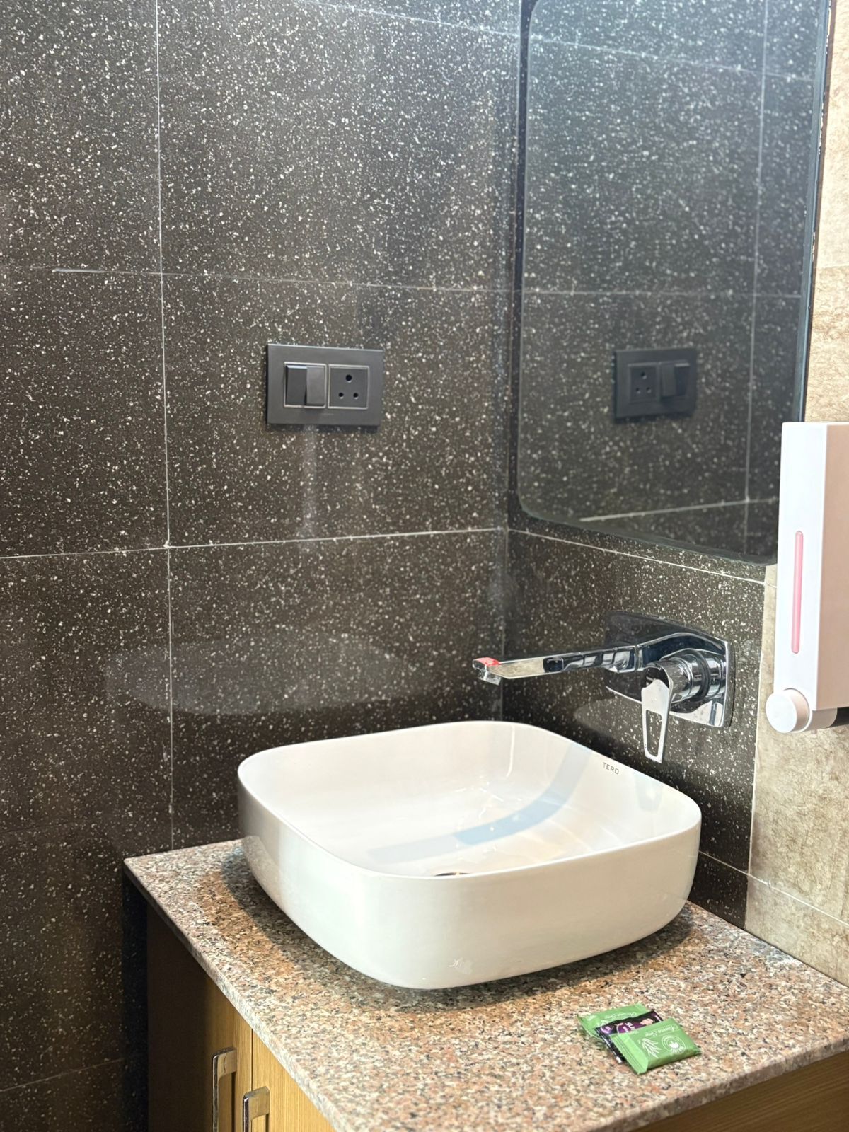 Suihku, pyyhkeet, saippua, vessapaperi