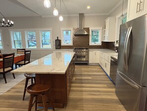Microwave, oven, stovetop, dishwasher - Stay and Play, Weddings and Graduations are all right here! (Ashland)