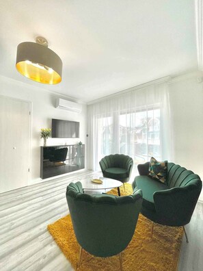 TV - Holiday apartment near the water with modern facilities (Siófok)