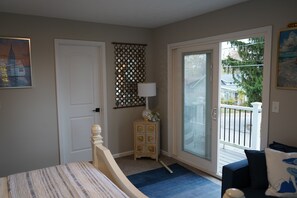 3 bedrooms, iron/ironing board, WiFi, bed sheets - Modern Lake Side Retreat Big Drive Way Cozy Feel Pet Friendly (Chippewa Lake)