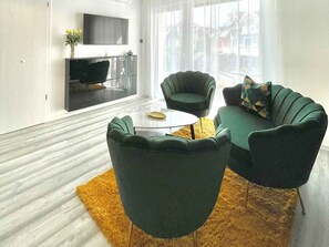TV - Holiday apartment near the water with exclusive furnishings (Siófok)