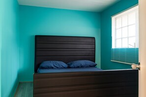 Room - Spacious 3/2 apartment in charming Fort Myers with AC (Fort Myers)