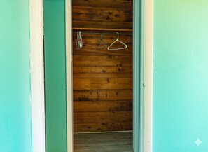 Interior - Spacious 3/2 apartment in charming Fort Myers with AC (Fort Myers)