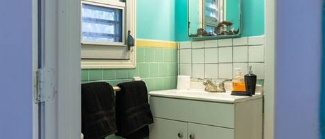 Shower, hair dryer, towels