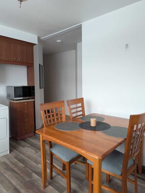 Dining - Room ( 5 min UQTR ) (Trois-Rivières - G8Z 2K1) (Trois-Rivières)