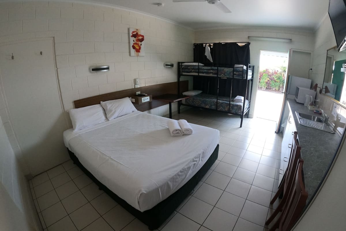 Family Room, Multiple Beds, Non Smoking