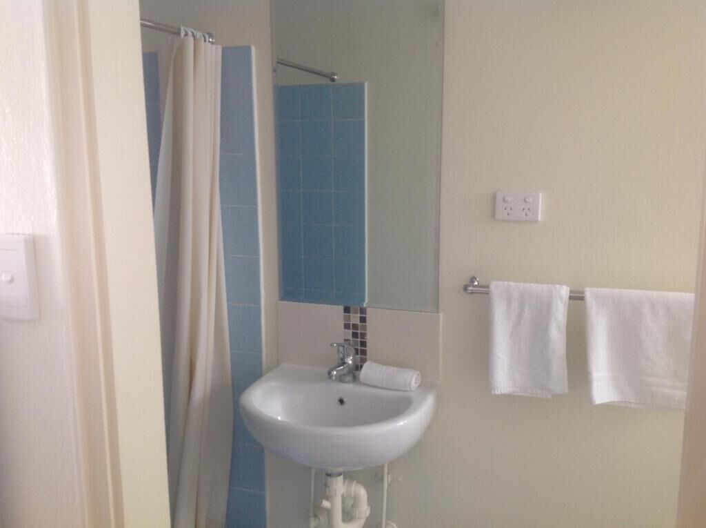 Ducha, toallas, jabón, shampoo