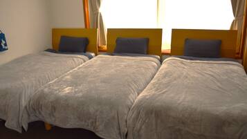 Townhome | Blackout drapes, free cribs/infant beds, free WiFi, bed sheets