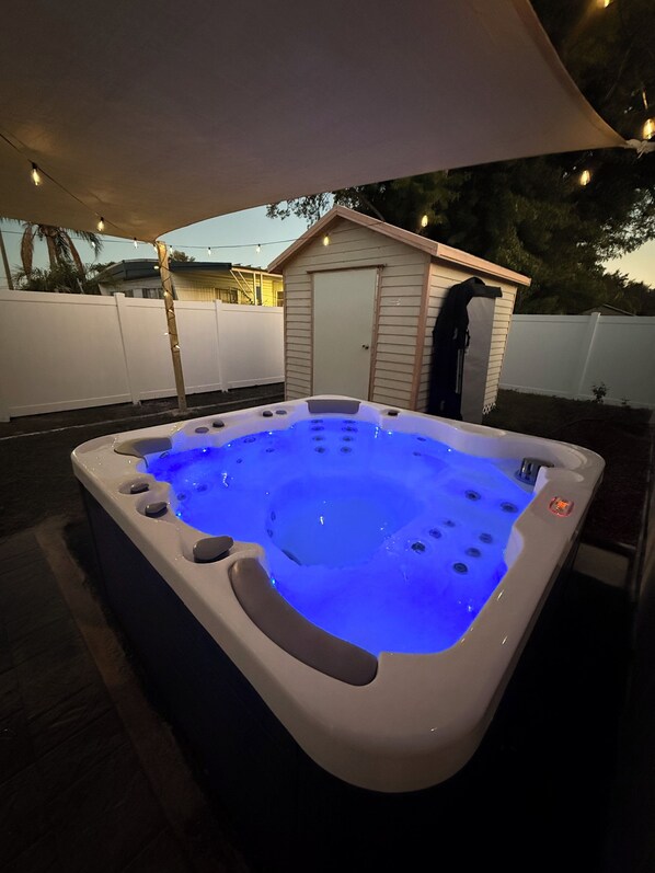 Outdoor spa tub - Sunny family Oasis by Tarpon - Hot Tub & Playground (Holiday)