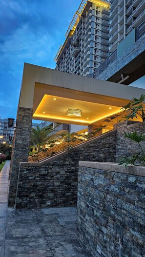 Exterior - One-of-a-Kind Ultra-Luxury. In-Suite Jacuzzi, Massage Chair & Breathtaking Vista (Davao)