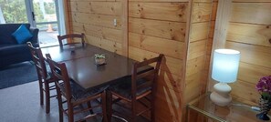 Dining - Cozy modern apartment in Tongariro National Park near to all local activities (Waimarino)
