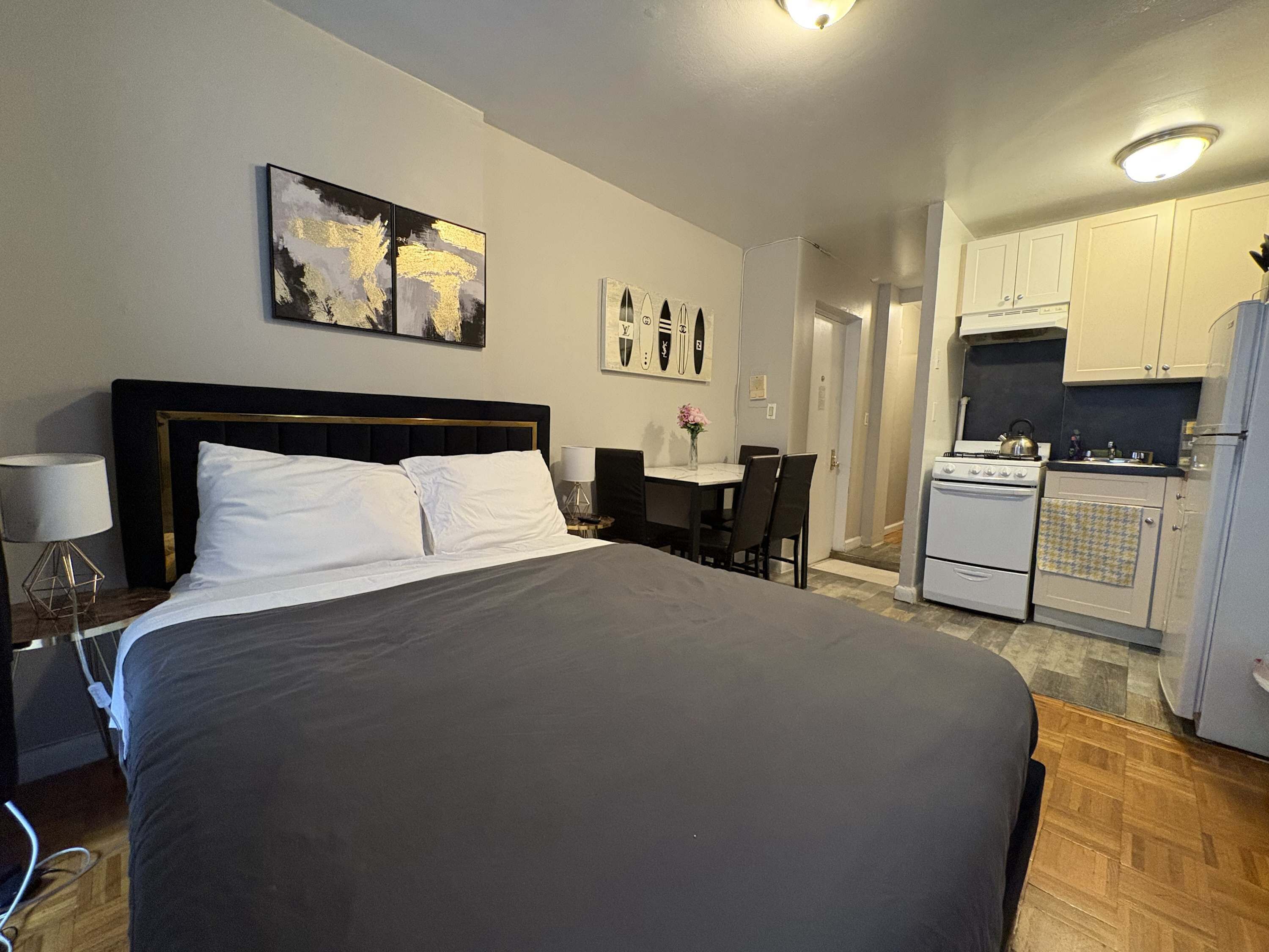 1 habitación, tabla de planchar con plancha y acceso a internet 