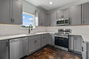 Private kitchen - Quiet Ranch Home (Stephenville)