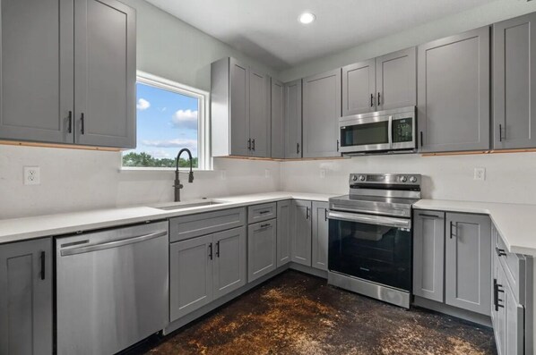 Private kitchen - Quiet Ranch Home (Stephenville)