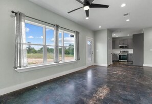 Private kitchen - Quiet Ranch Home (Stephenville)