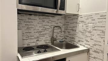 KylskÄp, mikrovÄgsugn och spishÀll