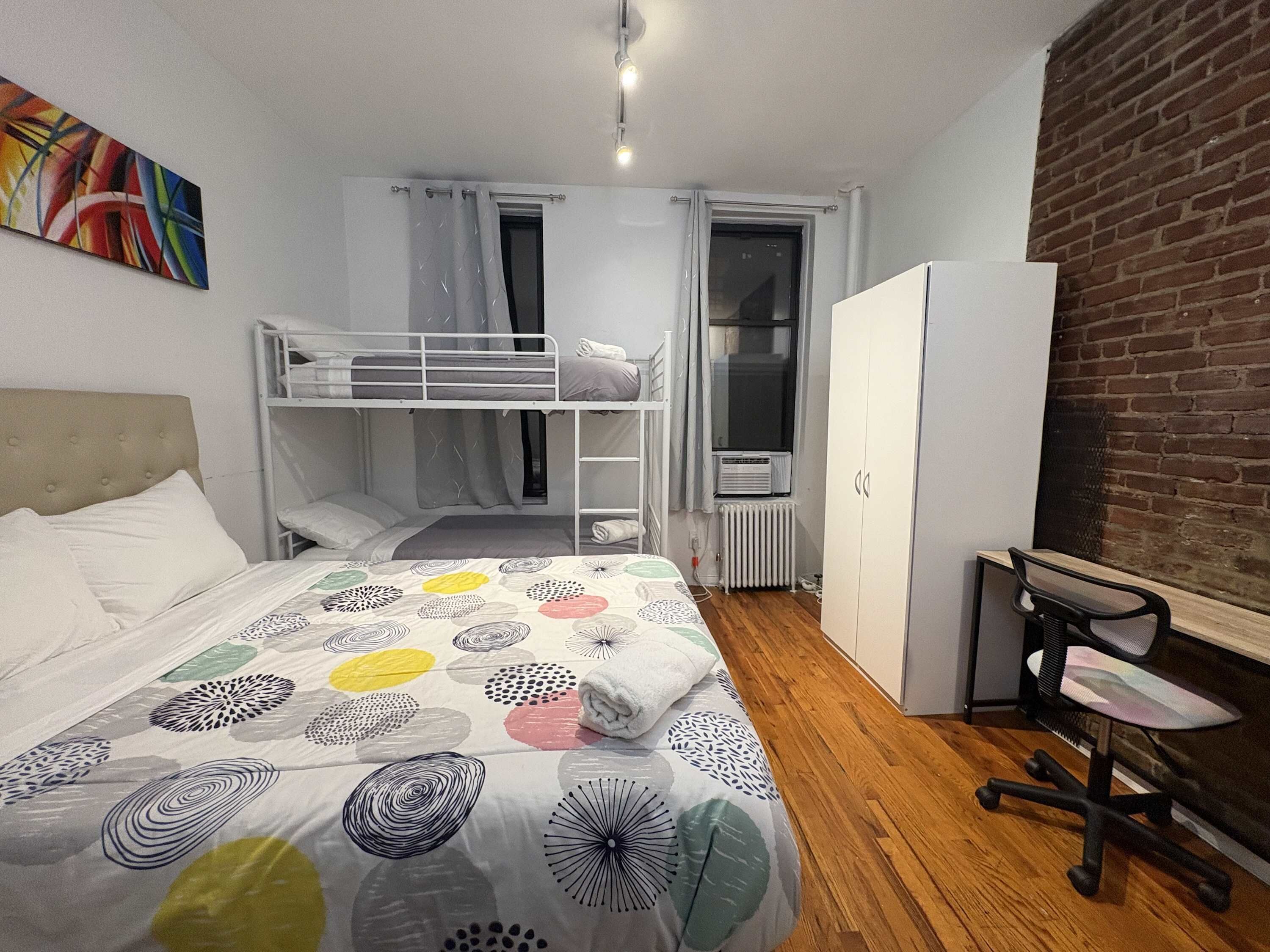 1 slaapkamer, een strijkplank/strijkijzer, wifi, beddengoed