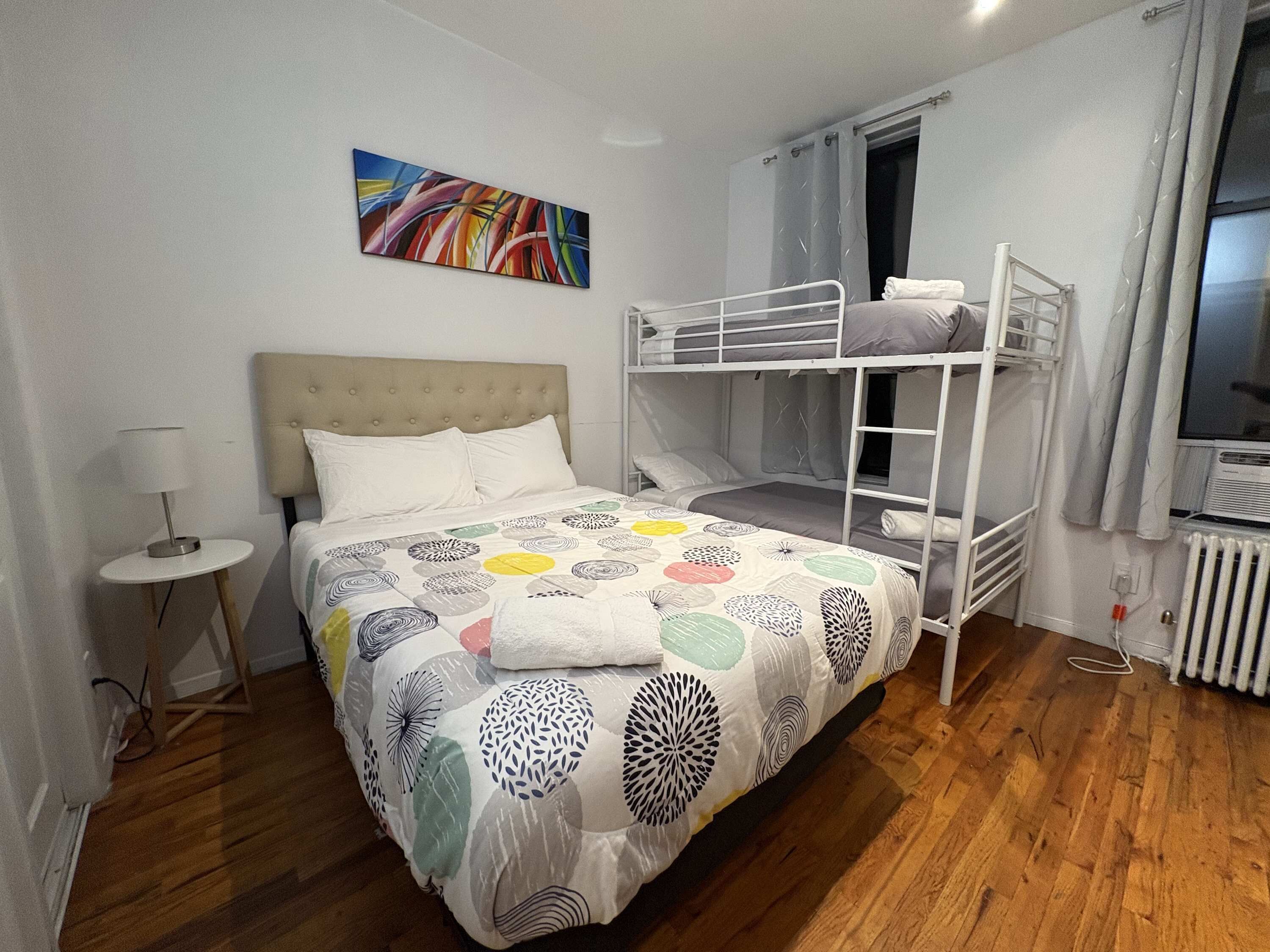 1 habitación, tabla de planchar con plancha, wifi y ropa de cama 