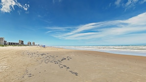 On the beach - 3BR w/ Wraparound Balcony: Suntide III - Unit 901 (South Padre Island)