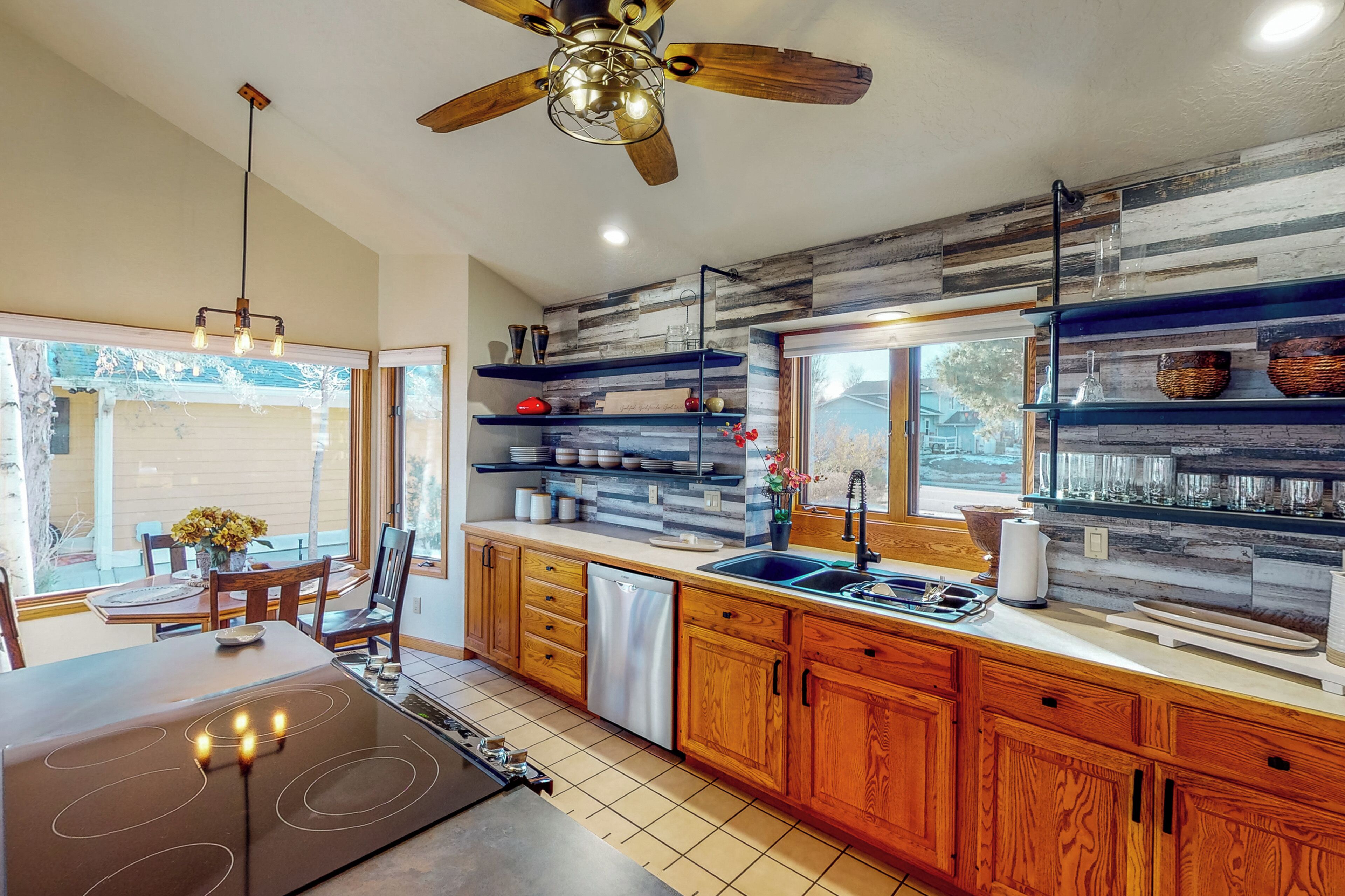 Fridge, microwave, stovetop, dishwasher