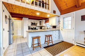 Fridge, microwave, stovetop, dishwasher - Dock! Dog-Friendly Lakefront Gem in Southern Maine (Waterboro)