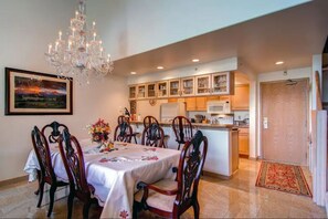 Dining - Top floor corner penthouse with heated floors. Ski in/out to Elkhorn lift (Beaver Creek)