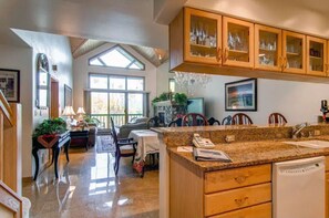 Interior - Top floor corner penthouse with heated floors. Ski in/out to Elkhorn lift (Beaver Creek)