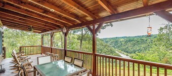 'Doolittle Mountain Cabin' Views, Hot Tub & Deck!