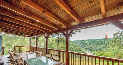 Hot Tub & River Views: 'Doolittle Mountain Cabin'