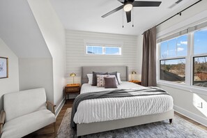 3 Schlafzimmer, Schreibtisch, Reisekinderbett, kostenloses WLAN