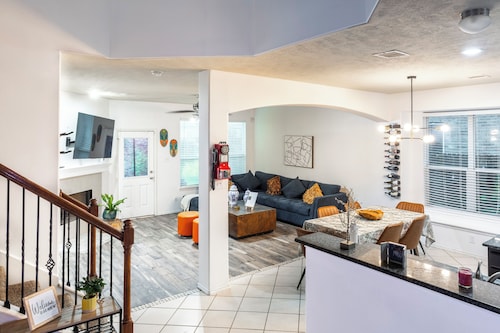 Marvelous 5-bedroom house with AC in charming Tomball