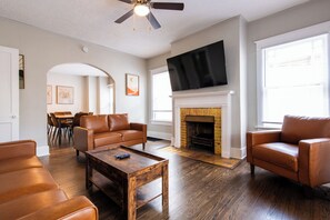 Smart TV - Charming Home in the Heart of Louisville (Louisville)