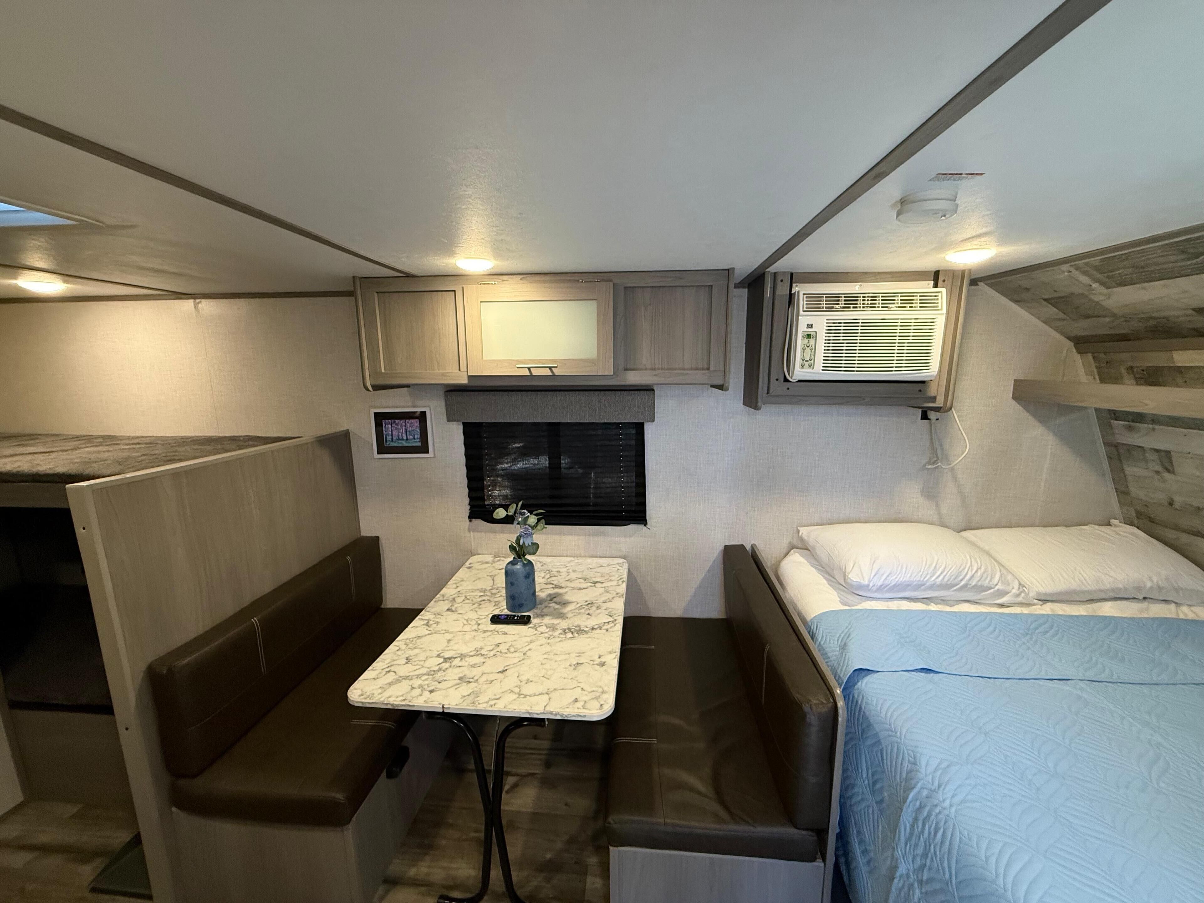 Travel cot, free WiFi, bed sheets