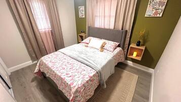 Iron/ironing board, free WiFi, bed sheets