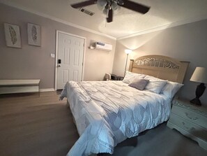 Strygejern/strygebræt, internetforbindelse, sengetøj