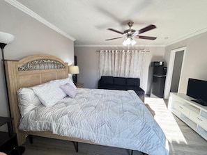 Strykejern/-brett, internettilgang og sengetøy