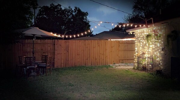 Property grounds - Soothing studio with AC in vibrant Houston neighborhood (Houston)