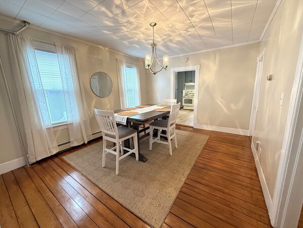 Dining - 2-bedroom apartment with Ocean Views in Stonington Borough (Stonington)