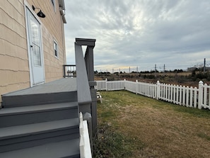Property grounds - 2-bedroom apartment with Ocean Views in Stonington Borough (Stonington)
