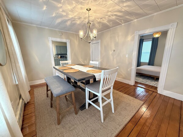 Dining - 2-bedroom apartment with Ocean Views in Stonington Borough (Stonington)