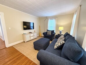 Living area - 2-bedroom apartment with Ocean Views in Stonington Borough (Stonington)